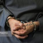 دستبند پلیس بر دستان دندان پزشک قلابی در میناب | با هوشیاری